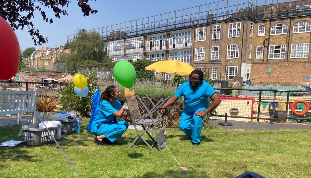 Outdoor performance for staff at an older adults’ care home